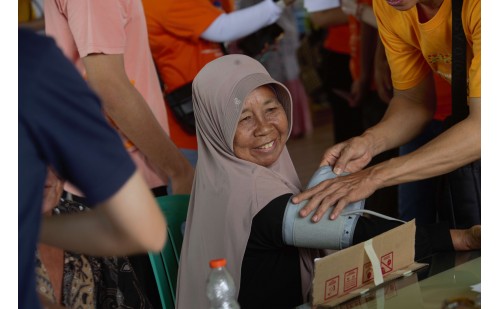 Dana Cinta Kasih Pengobatan 200 Umat & 150 Anak Buddhis