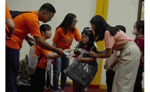 Dana Cinta Kasih Pengobatan 200 Umat & 150 Anak Buddhis