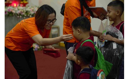 Dana Cinta Kasih Pengobatan 200 Umat & 150 Anak Buddhis