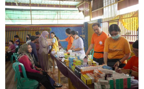 Dana Cinta Kasih Pengobatan 200 Umat & 150 Anak Buddhis