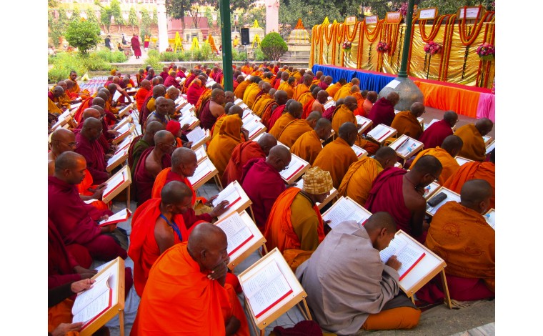 Dana Makan 6.000 Bhikkhu, Samanera/I & Upasaka/I di Bodhgaya