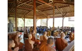 Sangha Dana Kathina kepada 30 Sangha di Santi Sukha Arama