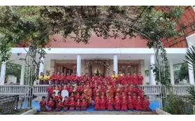 Dana Makan Program Dhamma Pelajar Buddhis di Lombok