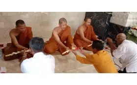Kathina Dana 50 Jubah kepada Anggota Sangha Vihara Kebumen